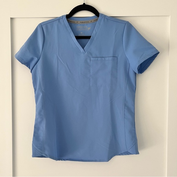 FABLETICS | Scrub Set - Picture 3 of 4